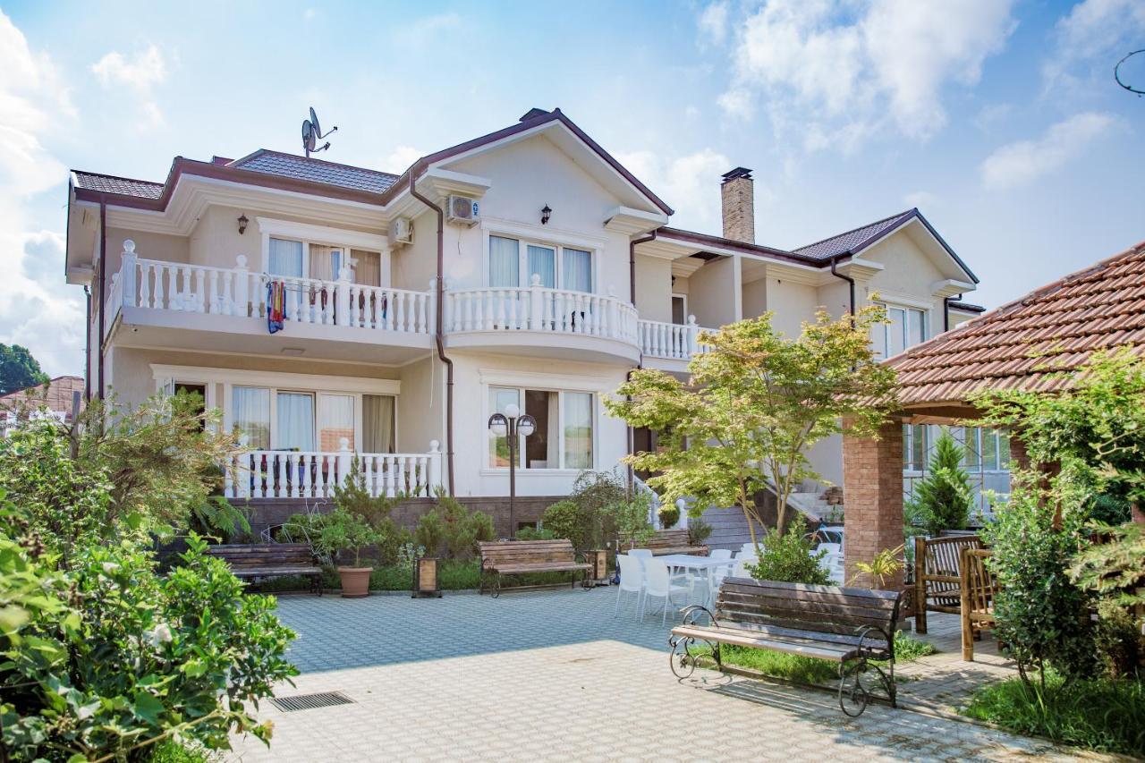 Guest House Sofia Kobuleti Exteriör bild